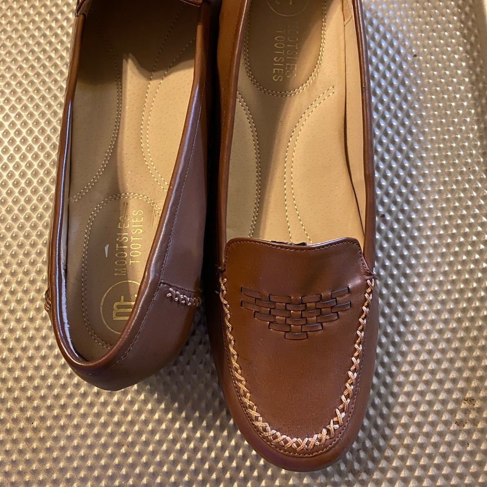 Mootsie Tootsie Flats, size 10 M.